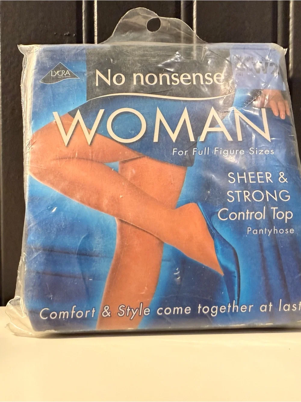 L'eggs Silken Mist Ultra Sheer Control Top Pantyhose - Black Mist and no nonsens